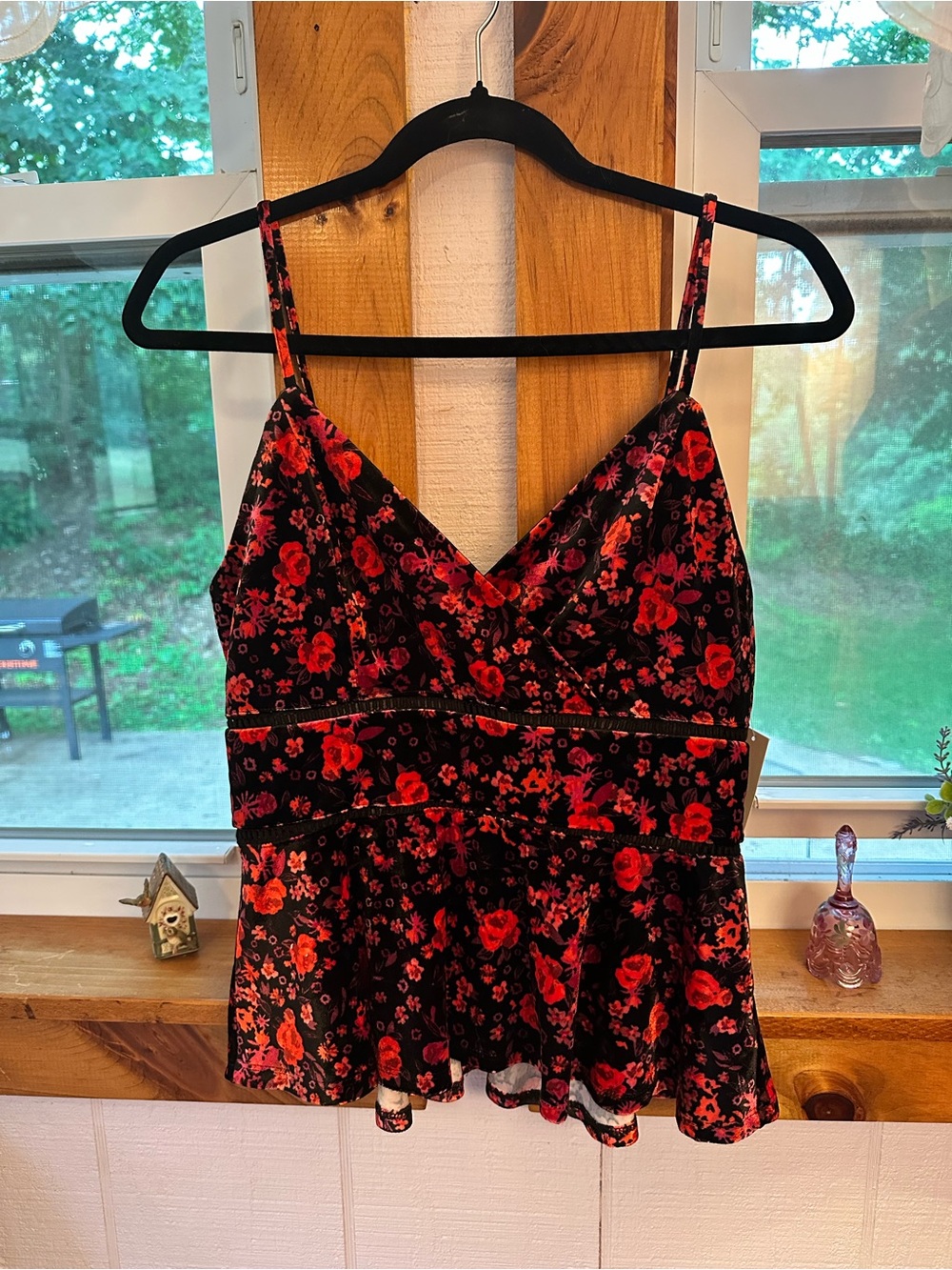 Francesca's Collections Black Floral Red Spaghetti Strap Peplum Top